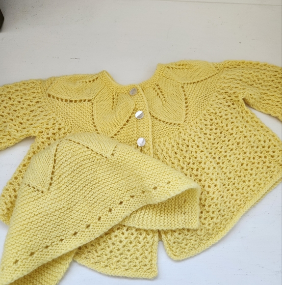 Handmade Baby Sweater and Bonnet 0-6 Months NEW - Picture 4 of 9